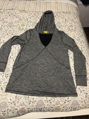 Gray Hooded Long-Sleeve Pullover